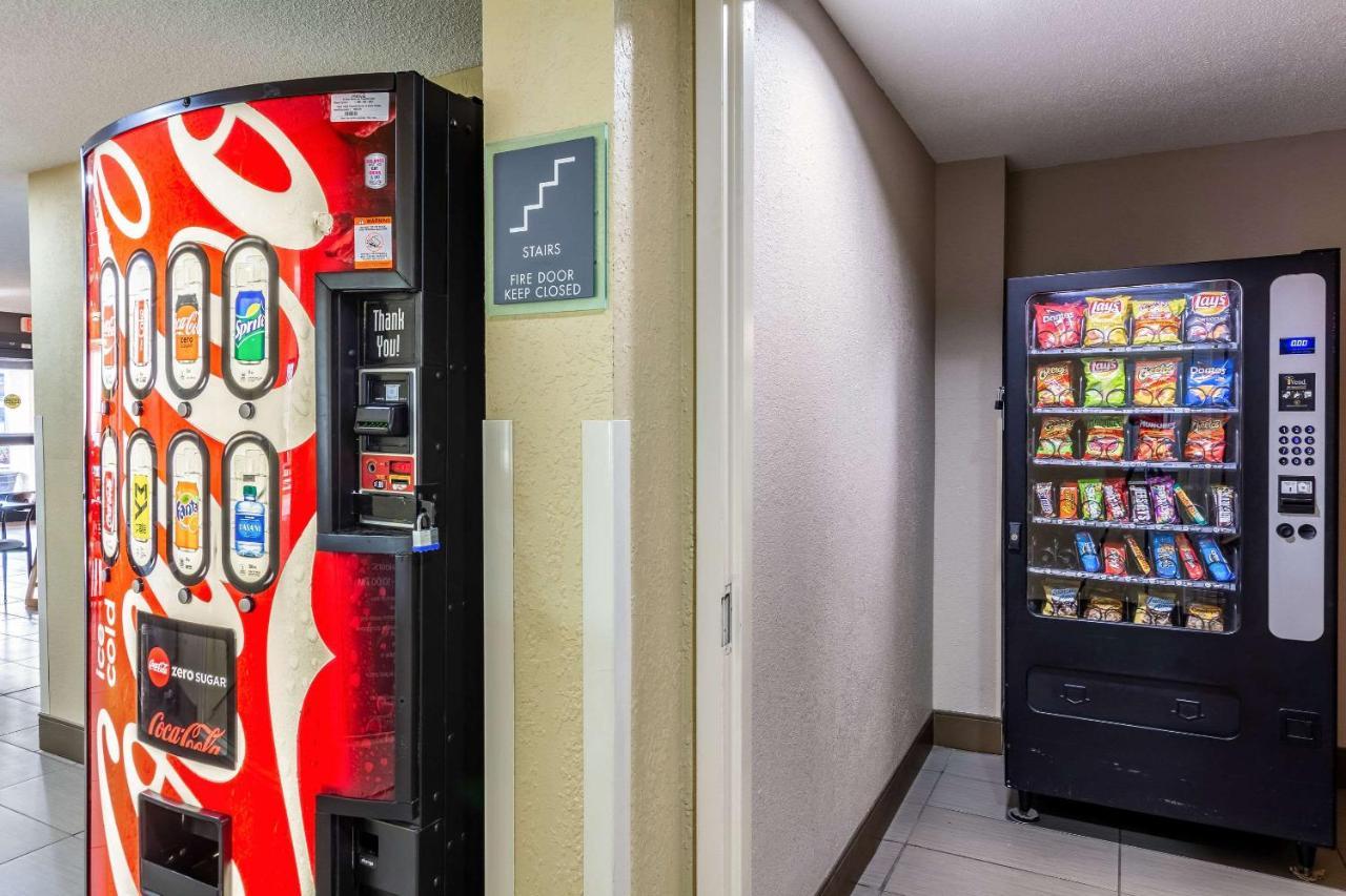 クオリティ イン&スイーツ インディアナポリス エクステリア 写真